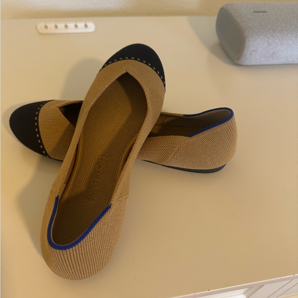 Rothy's Women's Tan and Black Flats